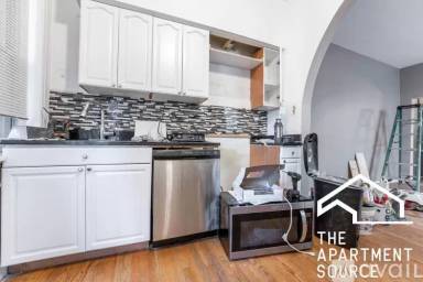 Main picture of 907 W Belmont Ave