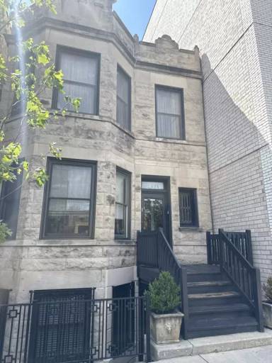 Main picture of 2038 N Damen Ave