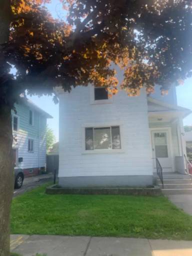 Main picture of 40 Klein St