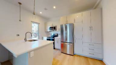 Main picture of 2837 Washington St