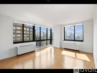 Main picture of One Columbus Place