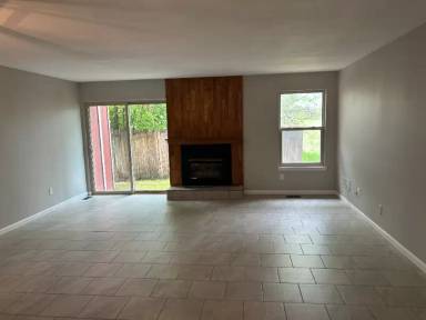 Main picture of 472 W Rockrimmon Blvd