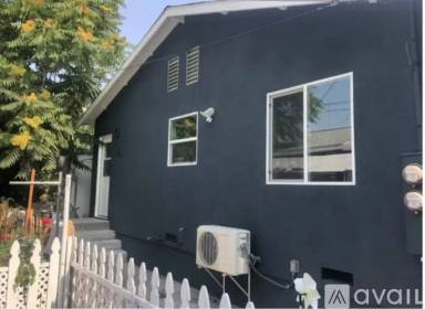 Main picture of 329 W 47th St