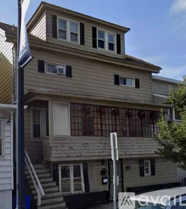Main picture of 328 E Broad St