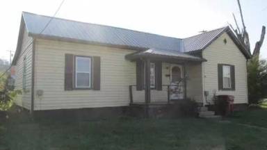 Main picture of 606 E Maple St