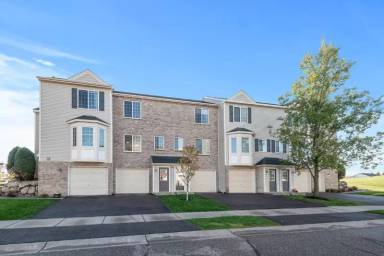 Main picture of 4823 Elm Dr N