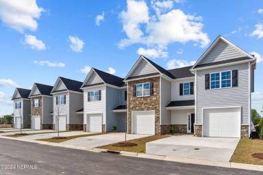 Main picture of 2005 Newbury Way