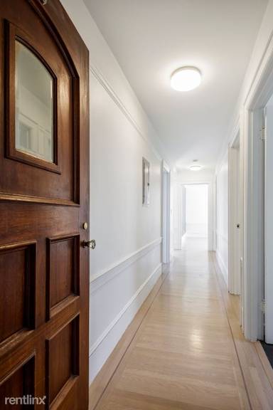 Main picture of 670 Lombard St