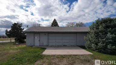Main picture of 206 W 12th St