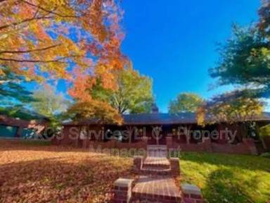 Main picture of 615 E 101st Ter