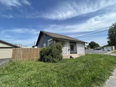 Main picture of 104 S Washington Ave