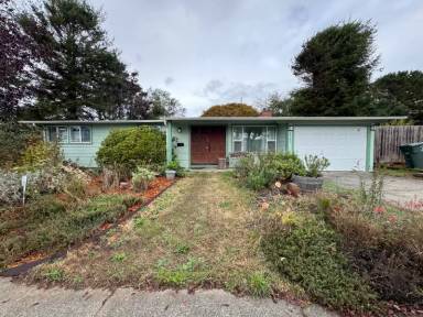 Main picture of 3351 High St