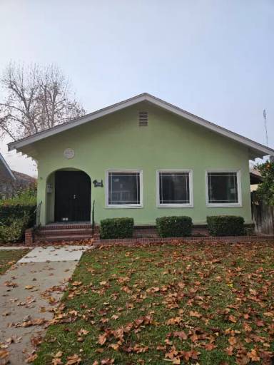 Main picture of 852 W 20th St
