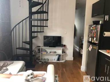Main picture of 30 Claver Pl
