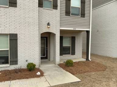 Main picture of 202 Massee Cir