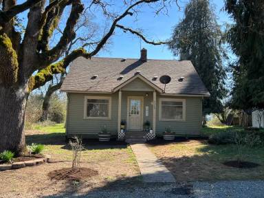 Main picture of 4329 NE Riverside Dr