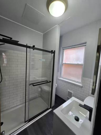 Main picture of 5527 Howe St