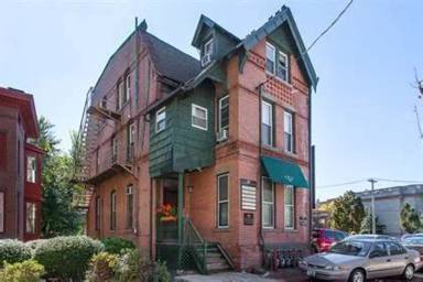 Main picture of 66 Trumbull St