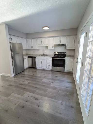 Main picture of 10 Judith Ln
