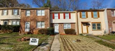 Main picture of 303 Roswell Commons Cir