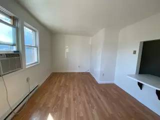 Main picture of 200 S Marshall St