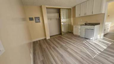 Main picture of 2130 N Beachwood Dr