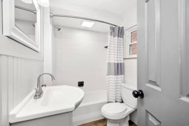 Main picture of 122 Kirk Ave