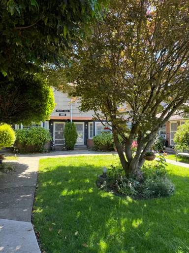 Main picture of 2222 NE Pacific St