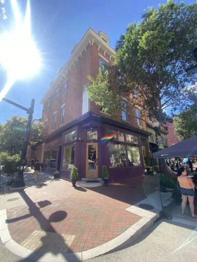 Main picture of 900 N Charles St