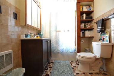 Main picture of 285 Market St