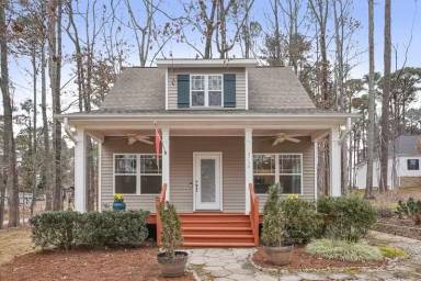 Main picture of 4716 Howe St