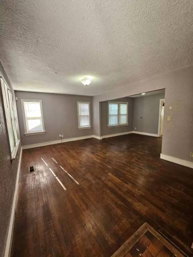 Main picture of 615 E Boyd St