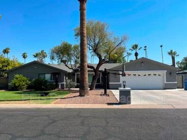 Main picture of 531 W Marlette Ave