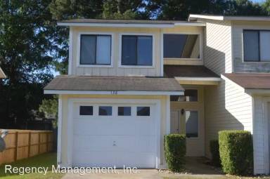 Main picture of 136 Woodfield Pl