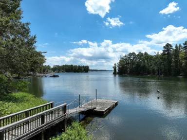 Main picture of 425 Shamrock Ct