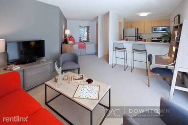 Main picture of 731 N Dearborn St