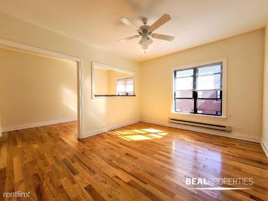 Main picture of 823 W Waveland Ave