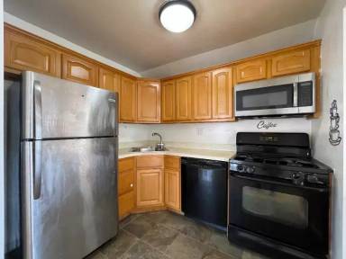Main picture of 1635 Hering Ave