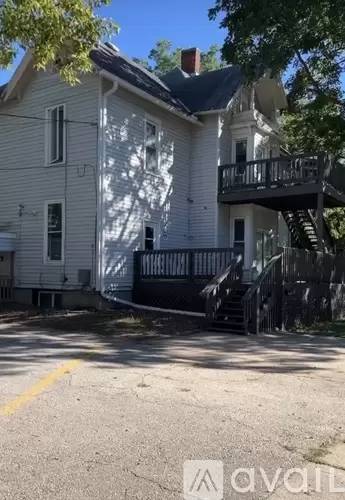 Main picture of 376 W Sanborn St