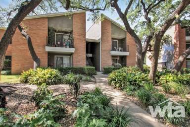 Main picture of Village Oaks Apartments