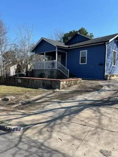 Main picture of 732 W Clarendon Dr