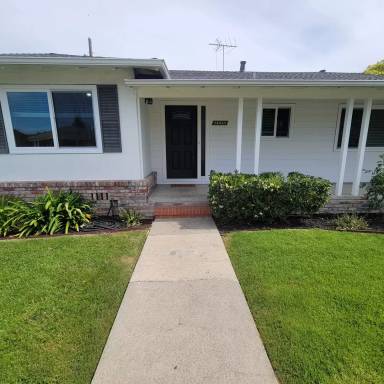 Main picture of 2535 Hampton Ave