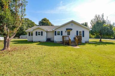 Main picture of 1700 Country Lodge Rd