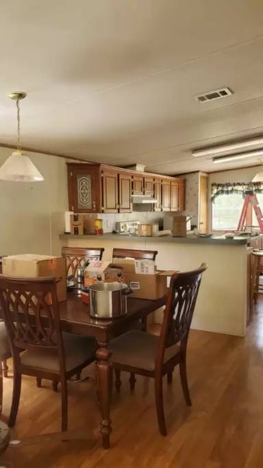 Main picture of 115 NE 799th St