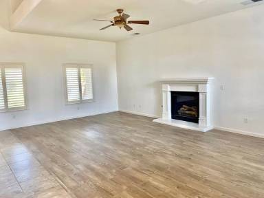 Main picture of 1021 E Sarazen Ave