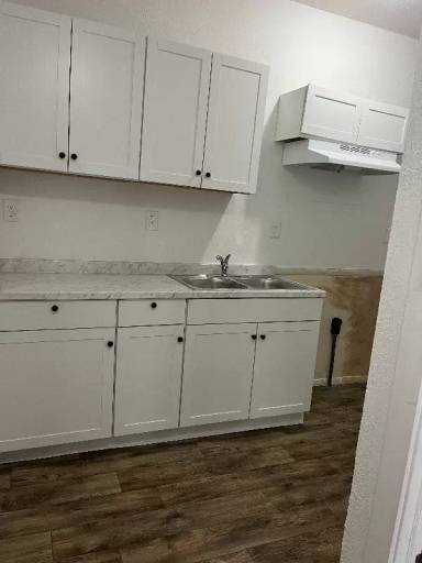Main picture of 1320 E Main St