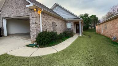 Main picture of 4865 Longmeadow Dr