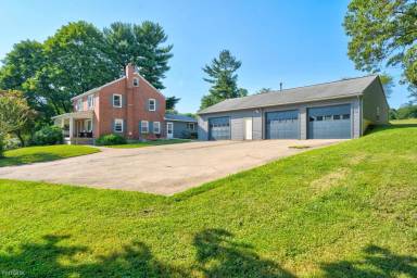 Main picture of 6935 N Clifton Rd