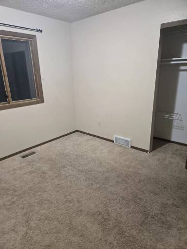 Main picture of 1431 Sioux Blvd