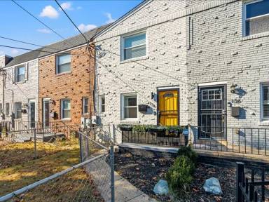 Main picture of 134 35th St NE